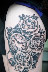 腿部黑灰色墨水玫瑰花和手表腿部纹身图案