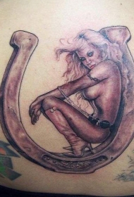 背部棕色马蹄铁和性感夫人纹身图片
