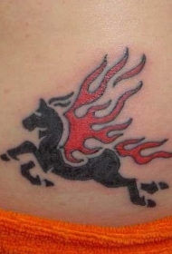 腹部彩色火红的翅膀的飞马纹身图片