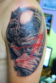 肩部彩色战士和血剑纹身图案