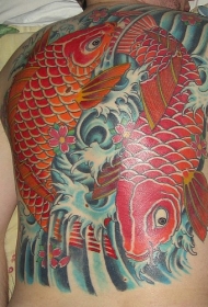 背部彩色阴阳日本锦鲤纹身图案