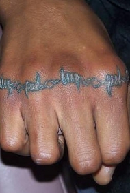 手部字母刺线节纹身图案