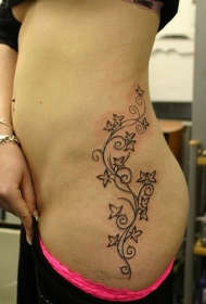女性腰部黑色树藤纹身图案