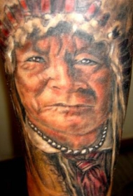 腿部印度彩色老人肖像纹身图片