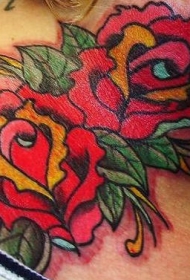 脖子彩色鲜艳的红玫瑰纹身图案