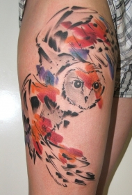 腿部水彩风格的猫头鹰纹身图案