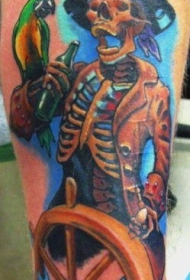 手臂彩色海盗骨架与鹦鹉纹身图片