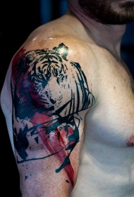 现代风格彩绘肩部老虎纹身图片