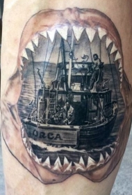 腿部原始组合大鲨鱼口中帆船纹身图案