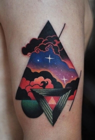 手臂彩色三角和符号纹身图案