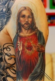 肩部宗教主题的耶稣纹身图片