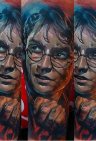 现实主义风格的彩色哈利·波特肖像纹身