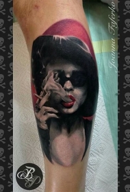 彩色说腿部诱惑吸烟的女人纹身图片