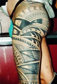 腿部黑色部落纹身图案