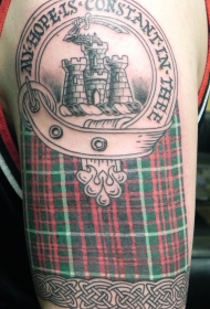 肩部彩色苏格兰城堡纹身图案