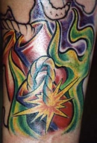 手臂彩色火焰筒纹身图案