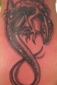 手臂黑棕色蜥蜴永恒符号纹身图片