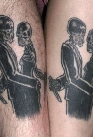 腿部黑色骷髅骨架夫妇纹身图案