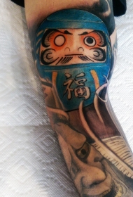 手臂新日式纹身彩色不倒翁与恶魔面具纹身