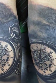 腿部彩色逼真的时钟纹身图案