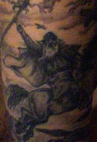 手臂灰色维京战士骑马的纹身