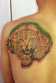 肩部彩色咆哮豹纹身图案