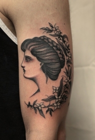 旧货风格的彩色肩纹身妇女肖像纹身图案