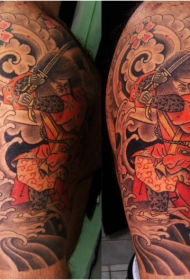 彩色日本武士肩部纹身图案