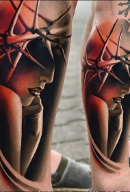 腿部神秘的彩色女人纹身图案
