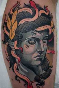 腿部彩色古代美杜莎雕像纹身图片