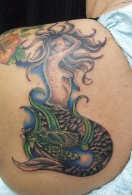 肩部彩色美人鱼和海龟纹身图片