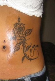 腹部简约黑色线条设计玫瑰纹身图案