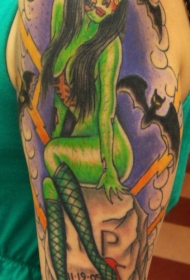 肩部彩色性感的僵尸纹身图案