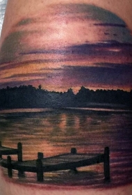 腿部逼真的彩色湖岸纹身图片