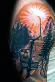 肩部彩色人与太阳纹身图案
