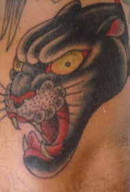 腿部彩色愤怒的黑豹纹身图片