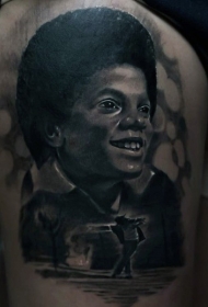 腿部真实照片小迈克尔·杰克逊肖像纹身图片