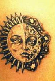 肩部黑色高质量的太阳和月亮纹身图片