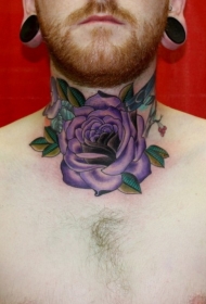 男性脖子紫色玫瑰花纹身图案