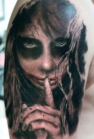 肩部神秘可怕的死亡女神纹身图片