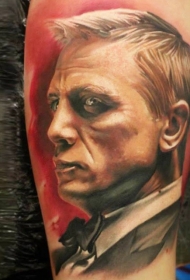 腿部彩色詹姆斯·邦德肖像纹身图案