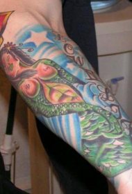 手臂彩色神话美人鱼纹身图片