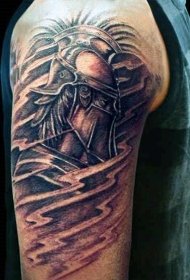 肩部黑棕色滑稽的战士纹身图案