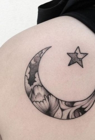 肩部点画风格的大月亮和星星纹身