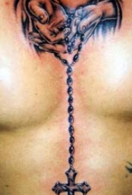 胸部黑色宗教十字架纹身图案