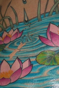 腰部彩色水池中的水荷花纹身