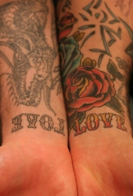 手臂彩色爱情主题玫瑰纹身图案