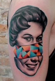 超现实主义风格的彩色几何图形女人纹身图片