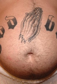 男性肚子上黑灰祈祷手纹身图案
