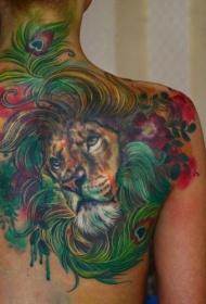 彩色肩部狮子头和花纹身图案